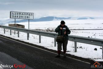 Zimą na gruzińskiej drodze (w kurtce Taghia, Alvika)